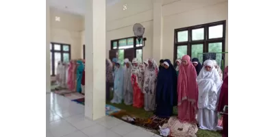 Pembiasaan Sholat Berjama'ah Setiap Hari