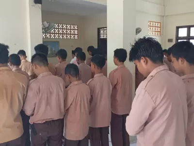 Sholat dhuhur berjamaah 3